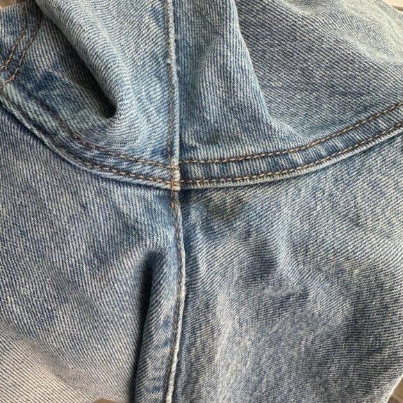 Levi's 501 Tapered High Rise Button Fly Light Wash Raw Hem Denim 24 Cropped Jean - Picture 9 of 9